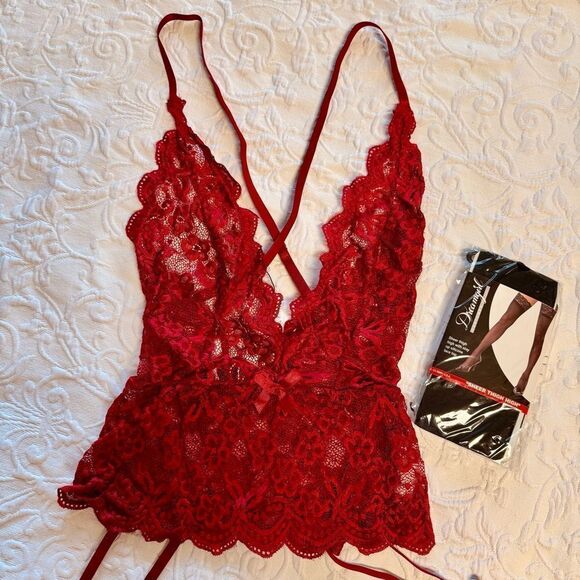Romantic Red Lace Bra Set - Picture 6 of 13